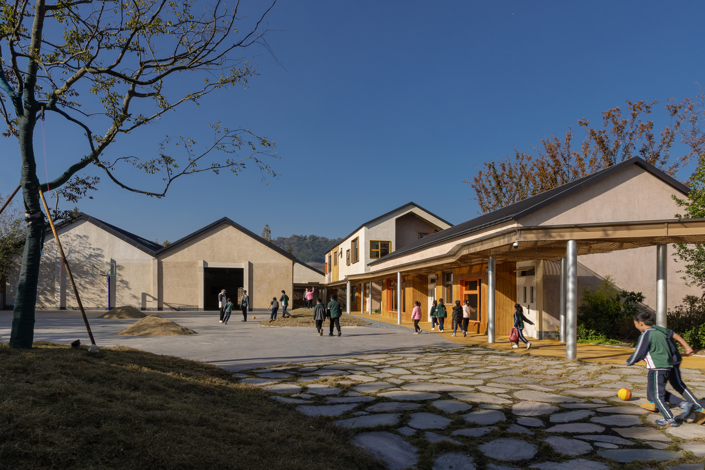 Qingshan School: A Rural Learning Village Rooted in Land, Craft, and Community (2)
