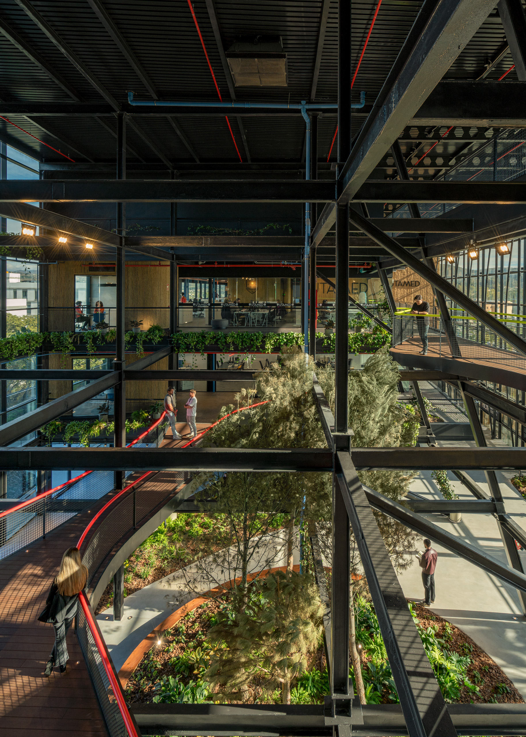 Refurbishment and conversion of a former call centre building into a university space (6)