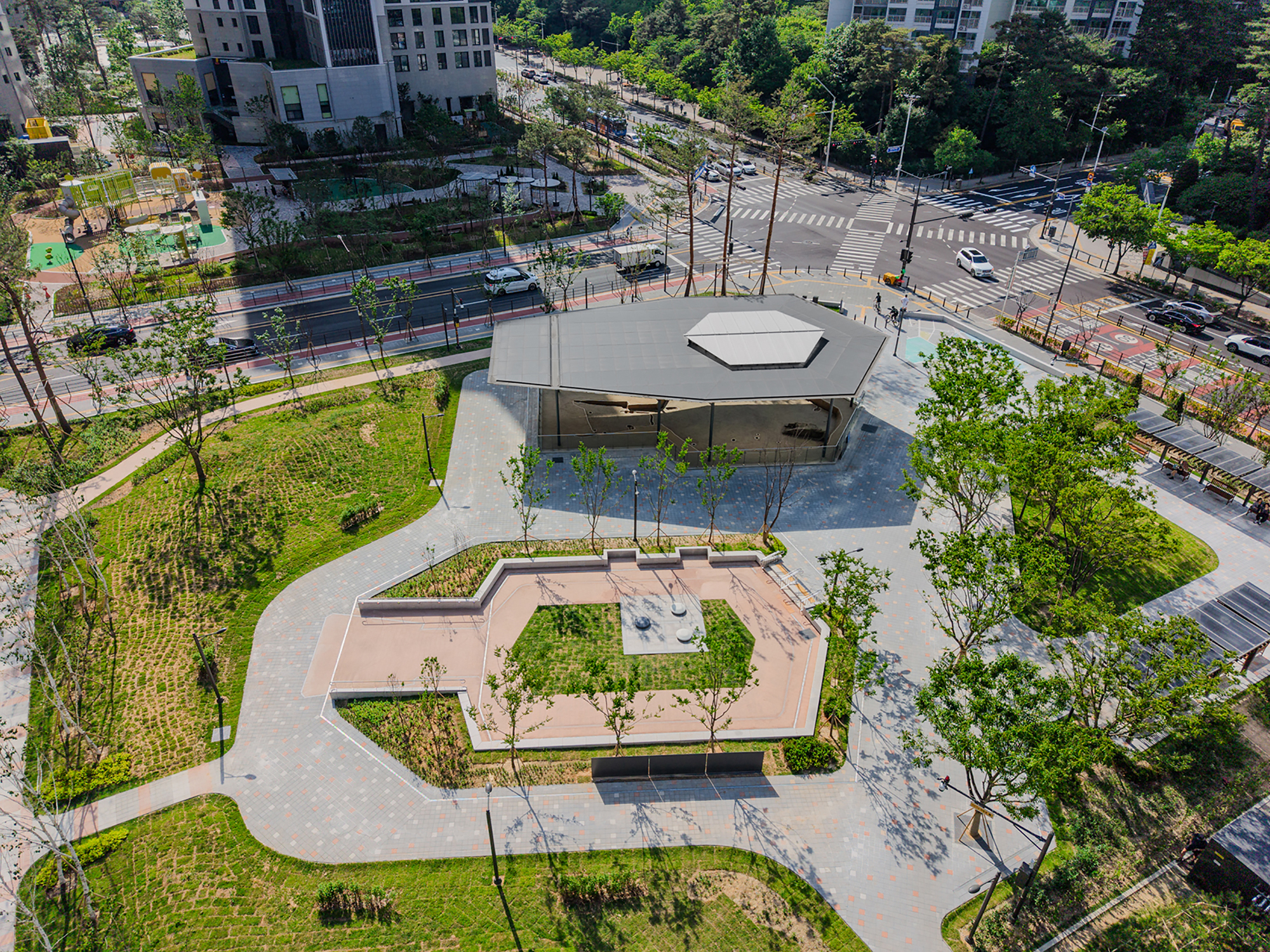 Floating Ground: A Landmark that Disappears (6)