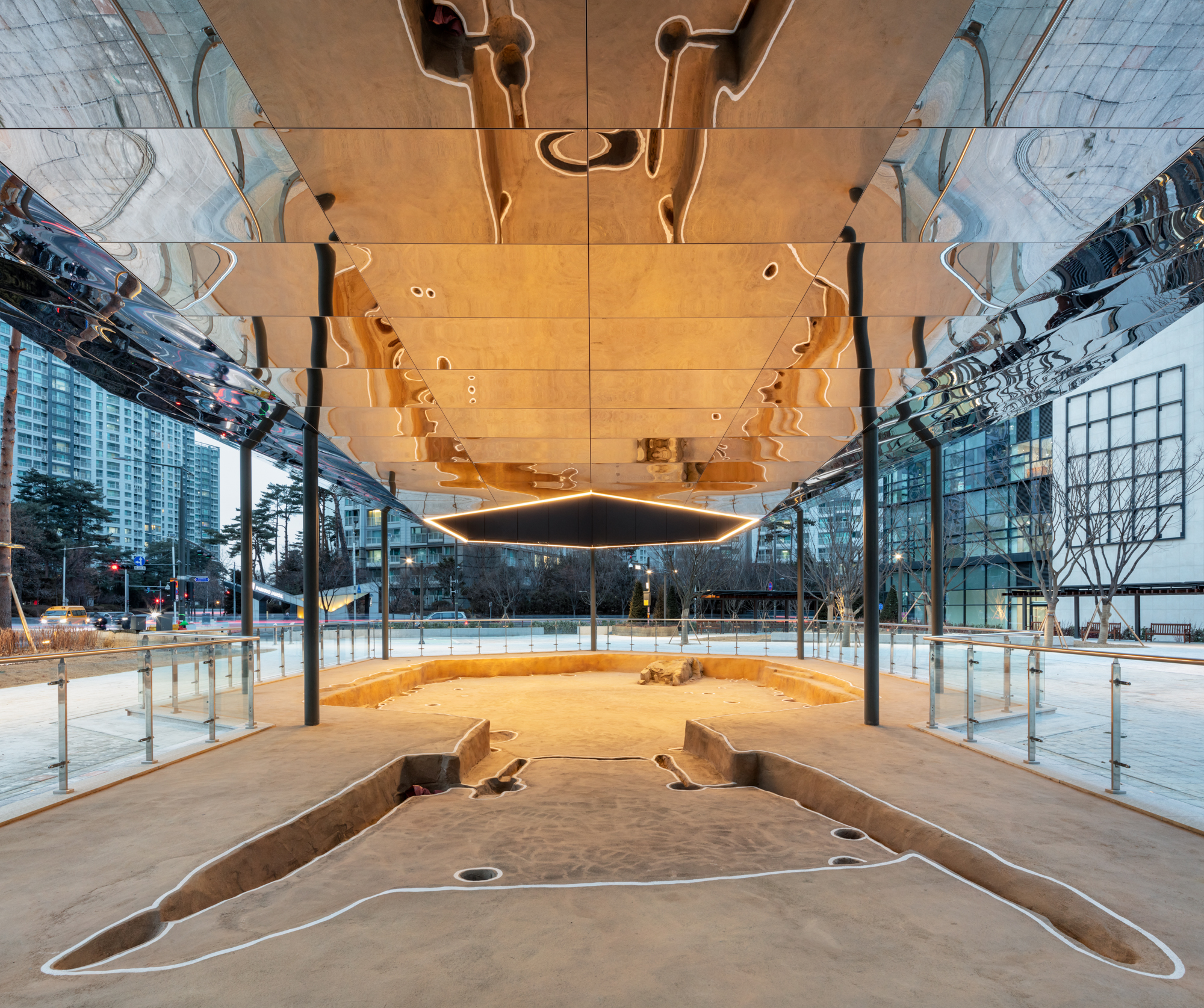 Floating Ground: A Landmark that Disappears (4)